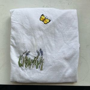 Size M white Cotton embroidered tee shirt